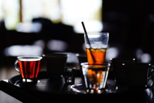 セイロン・ティー・ミュージアムでの本格的な紅茶テイスティングの様子