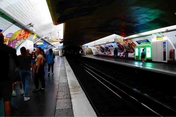 RER B線の駅構内の様子