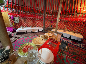 イシククル湖畔にあるBeltam Yurt Campの伝統的な移動式住居ユルタ(ゲル)