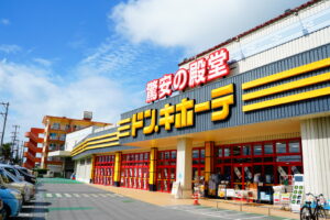 お土産探しに最適な石垣島市街地の活気あるユーグレナモール