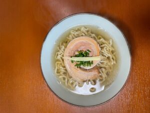 大行列ができる人気店「にいまそば」の自家製麺を使った絶品宮古そば