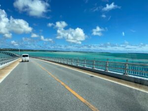 下地島空港の到着ロビーから宮古島市街地へ向かう路線バスの乗り場