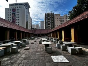 17世紀のオランダ植民地時代の病院を改装したダッチホスピタルの洗練されたダイニング