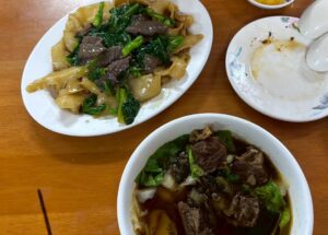 花蓮の夜市で味わえる1品50元の絶品小籠包と汁なしワンタン麺