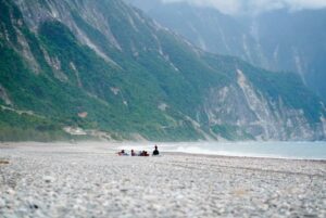 波に削り出された台湾東海岸・花蓮の荒々しくも美しい名もなきビーチ