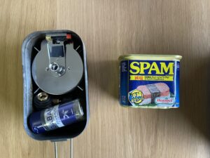 メスティンに収まるフォーク、コンロ台