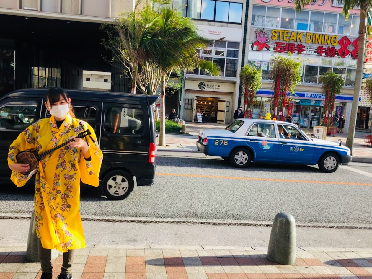 【警告】那覇空港レンタカーの送迎は「罠」!ゆいレール移動、送迎なしが正解。