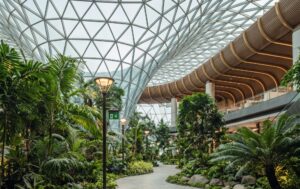 ハマド国際空港のシンボルである熱帯庭園The Orchard