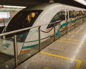 浦東空港と市街地を超高速で結ぶ上海磁浮(リニアモーターカー)