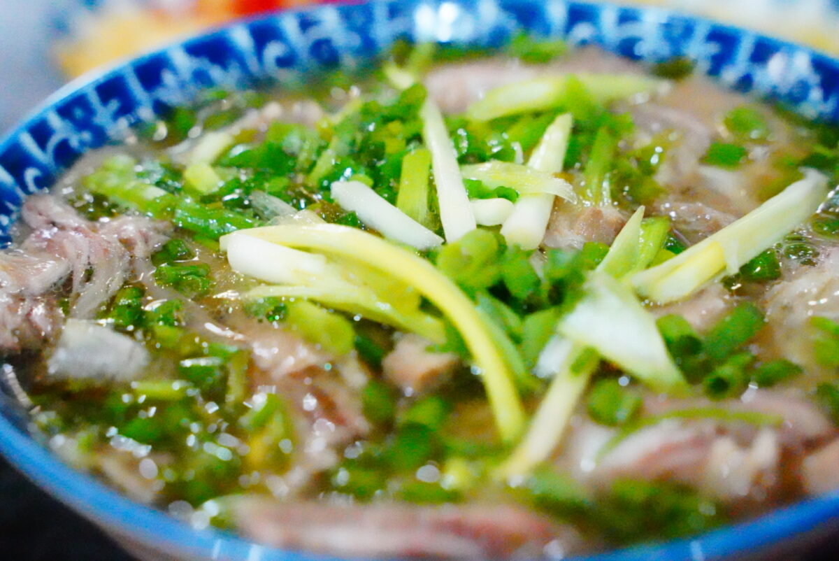 ダナン市内のローカル食堂での美味しいベトナム料理