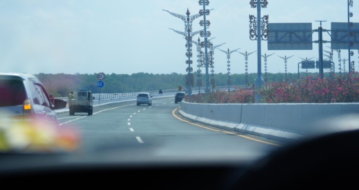 トラガワジャ川へ向かう道中の風景