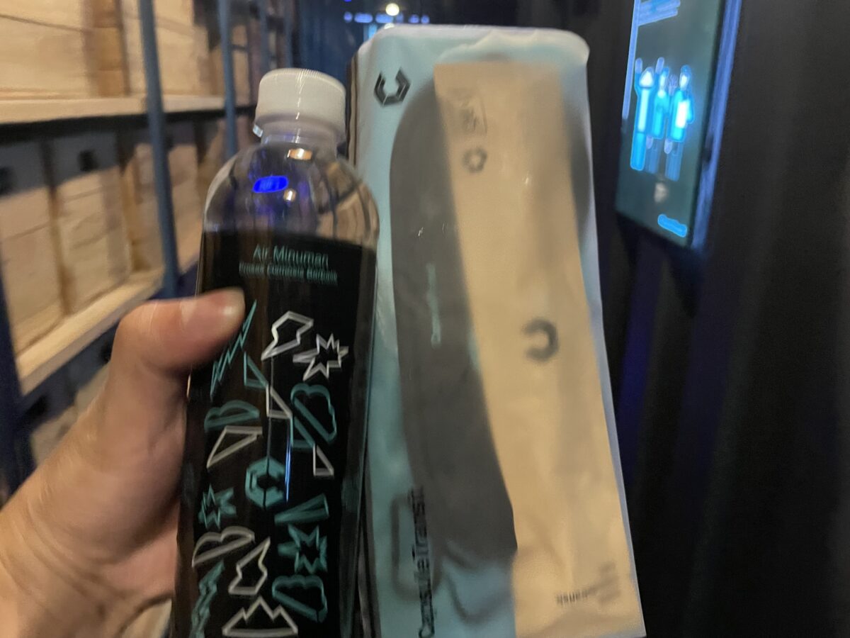 Capsule Transitで提供されるアメニティグッズ(タオル、水、歯ブラシなど)