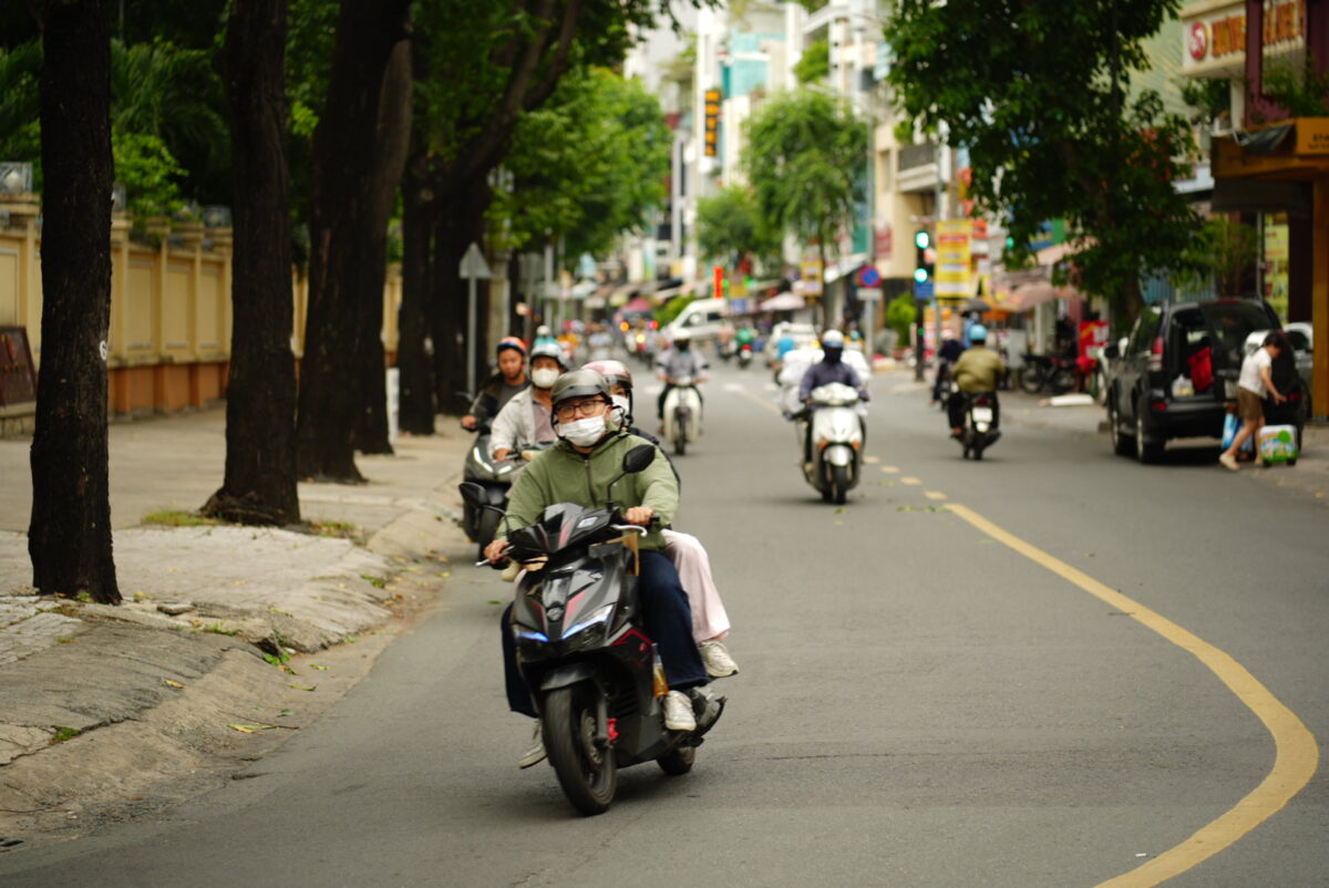 ホーチミン市内を走るGrabのバイクタクシー(GrabBike)の様子