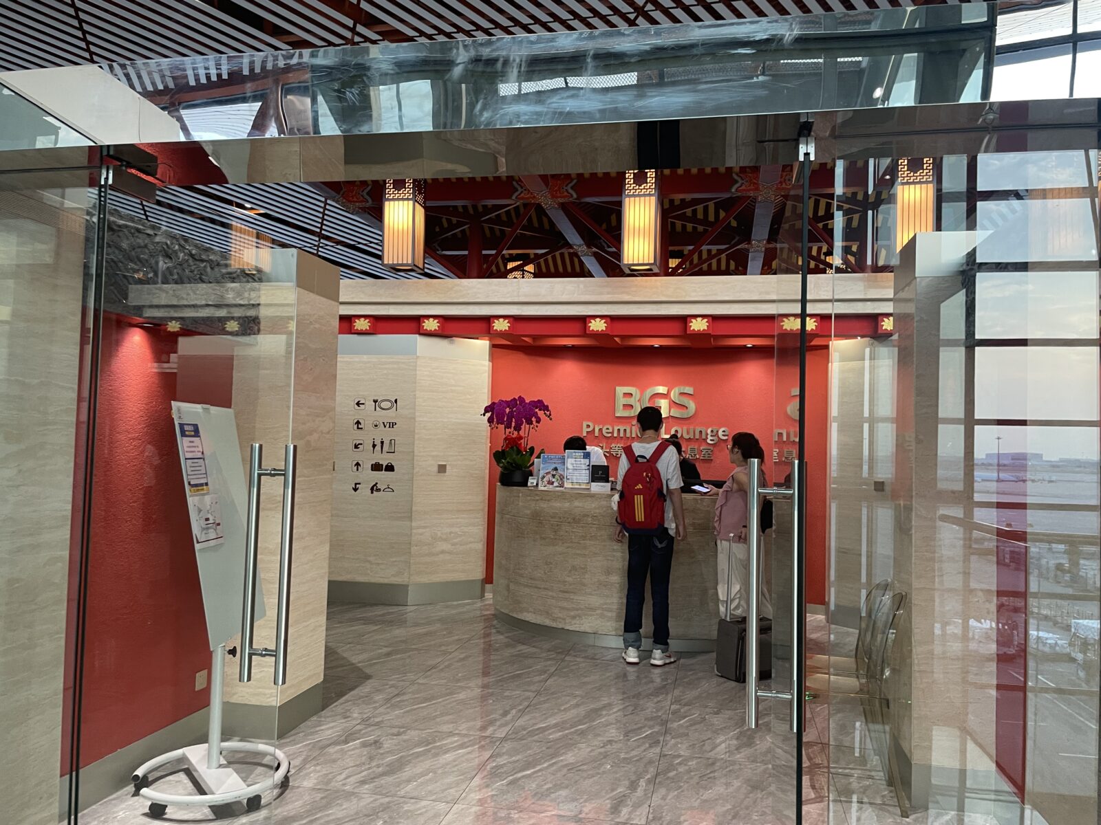 北京首都空港T3E・E19ゲート付近のBGS Premier Lounge入口